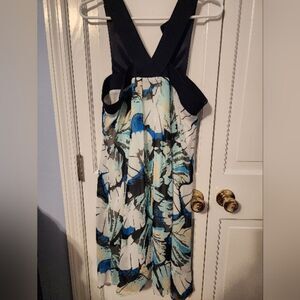 Stunning Cross Tank Flowal Print Flowly Flattering Dress Med. NWT